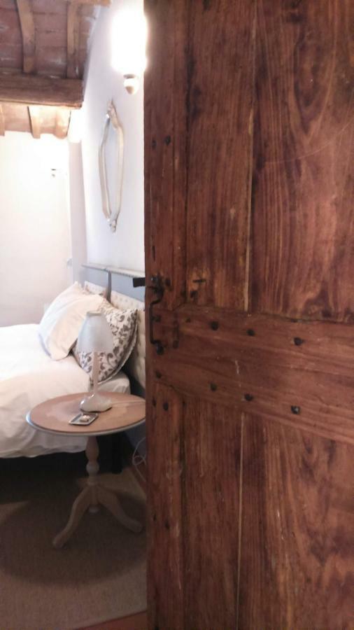 Corte Di Maggio B&B Country House Имола Экстерьер фото